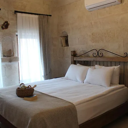 Sun Point Cave House *