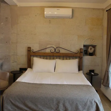 Sun Point Cave House Hotel *