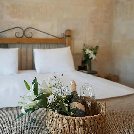 Отель Sun Point Cave House *