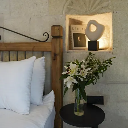 Sun Point Cave House Hotel