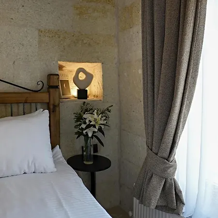 Sun Point Cave House *