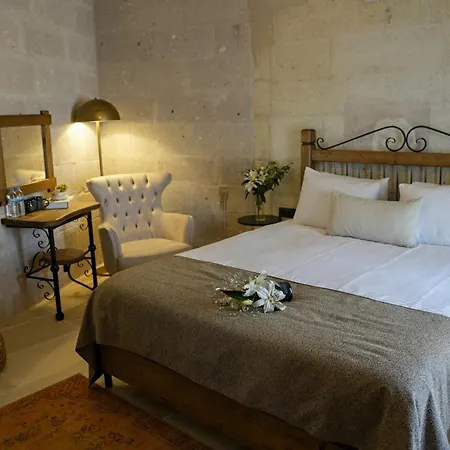 Sun Point Cave House *